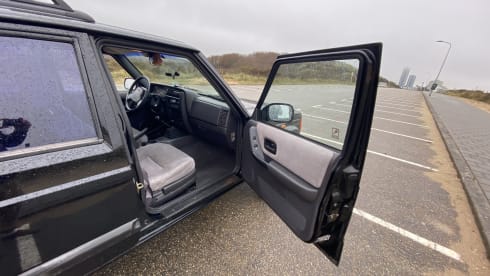 Jeep Cherokee 2.5L off grid