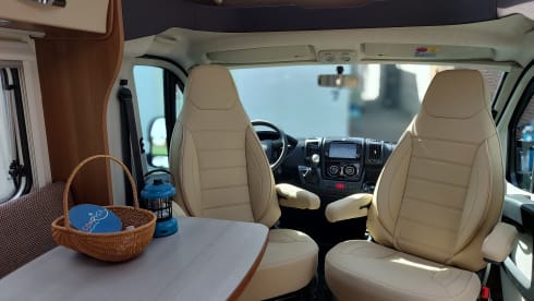 SONRISA – Mettiti in viaggio con 'Sonrisa': il nostro colorato Knauscamper 2p (automatico)!)!