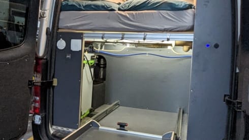Fully off-grid Mercedes Sprinter conversion with offroad tyres