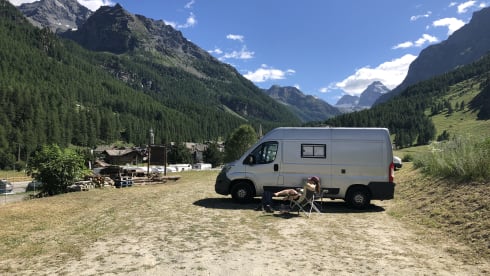 Juan de Jumper – Avontuurlijke zelfbouwcamper te huur
