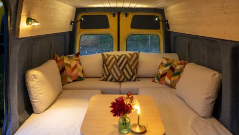 Ivan – 3-sitziger Mercedes-Benz Bus aus dem Jahr 2011