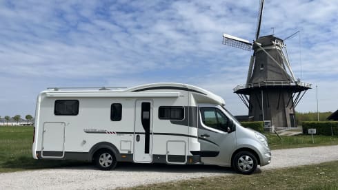 Fully and very luxuriously equipped 2 persons (max 3) Adria Matrix Suprème
