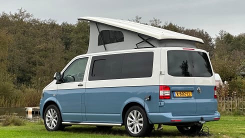 VW T5, luxury Two-Tone from 2015, new installation, automatic, many extras