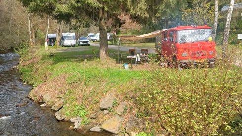 Brandy – Classic Fire Department Mercedes-Benz campervan from 1980