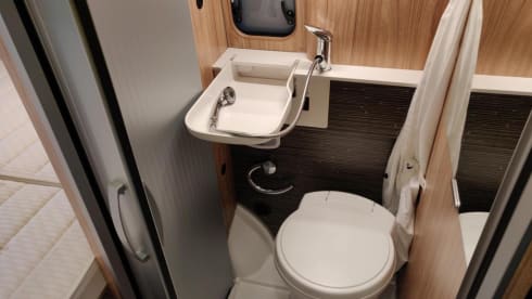 Super cool Hymer Ayers Rock bus camper for 2 people