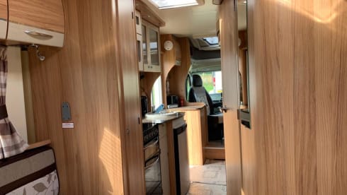 Luxus geräumiges Wohnmobil mit 6 Schlafplätzen