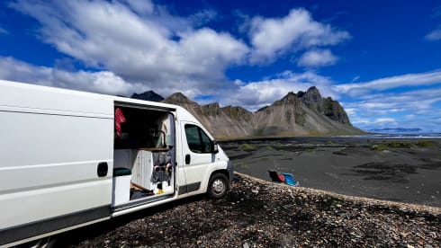 Busje naar Zuid Lara – Wonderful self-built camper bus for 2p