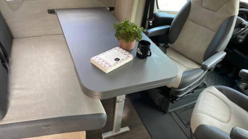 King VI – Super new! Luxury 5-person camper from Sun Living