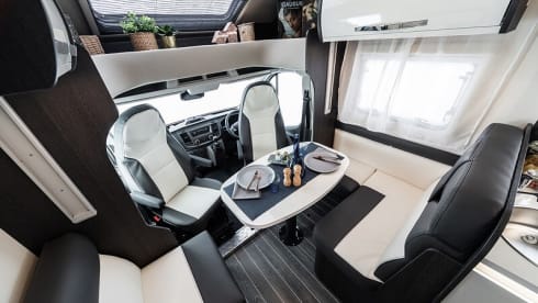 2022 Luxury 5 Berth Motorhome 