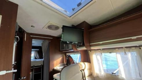 5p Mercedes-Benz alcove from 1984