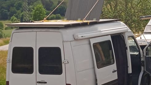 Campino – Camper with electric motorcycle + stand-up paddleboard - 25% discount possible