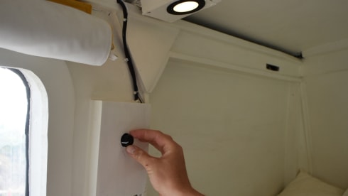 Barry – Unique off-grid oldtimer Mercedes 508 camper