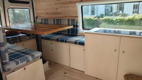De Ford – Ford Bus camper, please note it is located in Bilbao. Transfer from airport