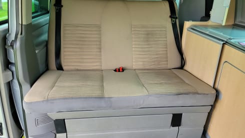 Silver – VW T5 for the ultimate road trip!