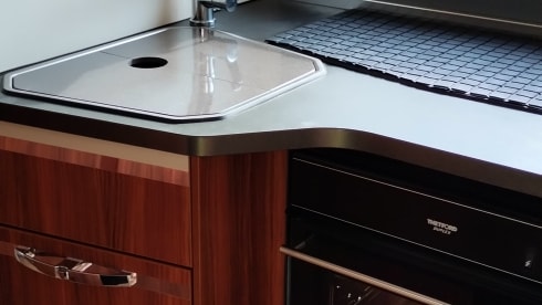 La Dulce Vida – Beautiful Adria Coral 670 platinum semi-integrated from 2017