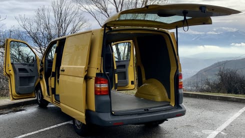 Yellow – Volkswagen T5 Deutch post 🚐