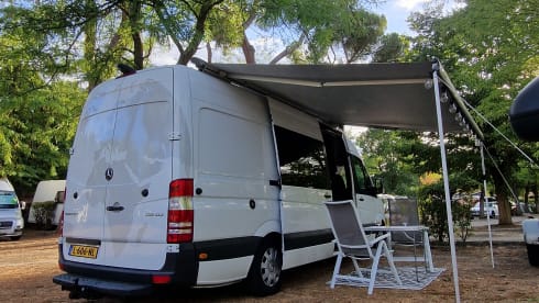 Madrid – Sprinter XXL a wonderful compact camper with lots of space!