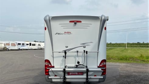 Nice compact Ford camper!