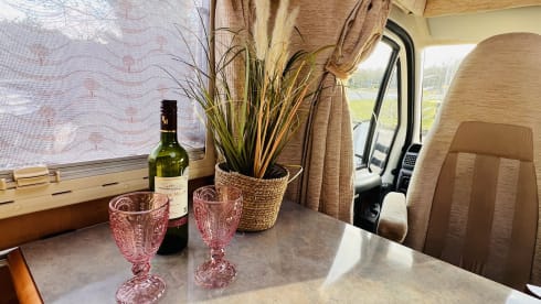 Compleet huisje op wielen! – Rapido Camper 2 person compact and complete!