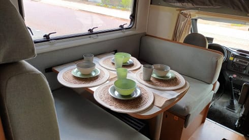 Nice 6-person alcove camper for rent