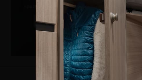 JUNIOR SUITE  – Adria Van 600 familie met 4 zitplaatsen