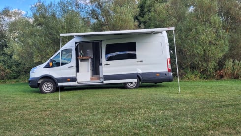 Brody – Superb 2 Berth Campervan with full size double bed and shower