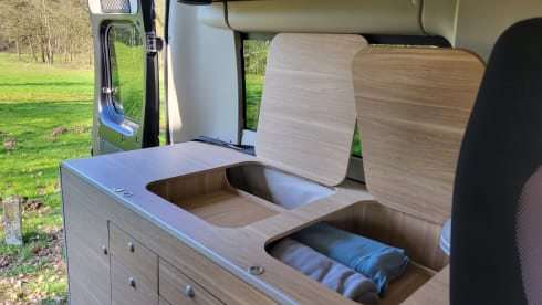 Buszz – Hymer RIo '14, 4 seater/2 bedroom. Compact, surprisingly spacious