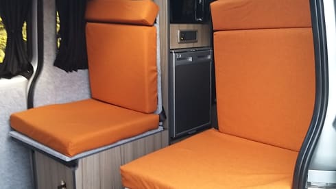 Silver Shadow – 4+ Berth Toyota Hi-Ace
