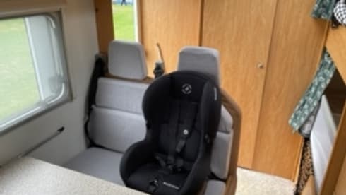 Fresh and complete family camper with bunk beds