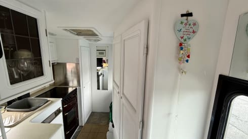 Kit – Fully loaded low mileage all-terrain motorhome