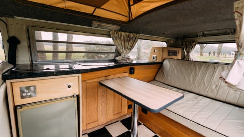 Maeve – An AUTHENTIC classic 1973 VW campervan