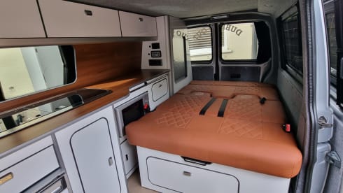 Tommie – 4 person VW, near Airport & major motorways! LWB, PopTop roof + loads more!