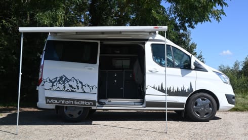 2p 131PK Ford buscamper uit 2017