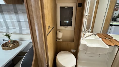 Kaz the Family Motorhome – Adventure-Ready 6 Berth Roller Team Motorhome – Family Comfort on Wheels