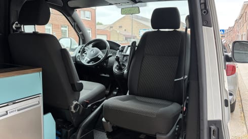 4p Volkswagen campervan uit 2014
