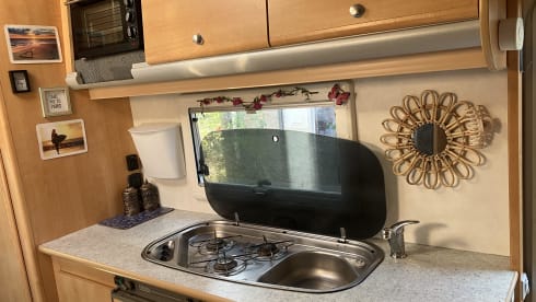 Ideal and cozy family camper, bicycle carrier for 4 or scooter, 2.8 JTD