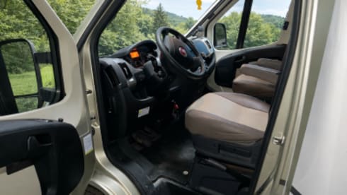 4p Bürstner 160 hp semi-integrated (2013)