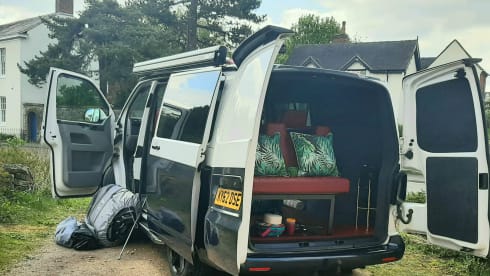 Buddy –  Volkswagen Campervan 2/4 berth Perfect for Adventure Hols! 