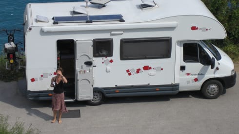 Super plenty of indoor space. Pleasant light inside. Completely self-sufficient.