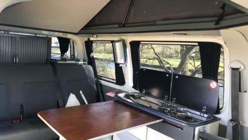 Buurman&Buurman – Camper VW T5 con tendalino e posto letto in piano