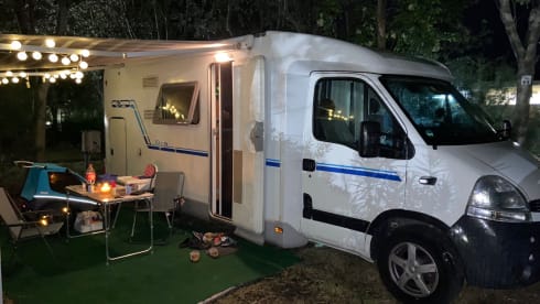 Roadrunner – Beautiful and very well maintained motorhome with lots of space