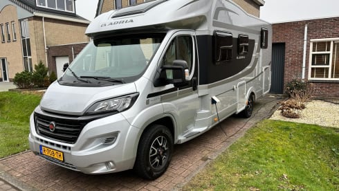 Camper.4000 – Luxury camper - Adria Matrix M 670SC (5 seats)