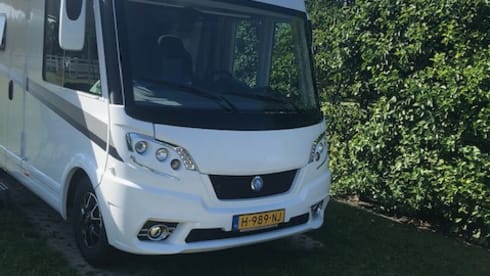 'Almost' new KNAUS VAN I 650 MEG.