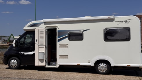 Mitzy  – 6 berth Bailey Autograph Motorhome 