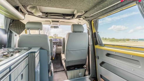 Sunny – 2p Volkswagen bus from 2015