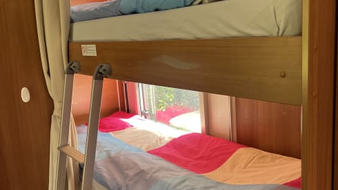 Memo – 6 person Carado alcove camper