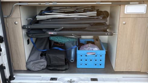 AmorA Campervan 6.0 meters for 2 persons with length beds