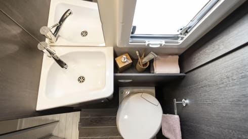 Rover – New 2026 Roller Team 4 berth off-grid ready Motorhome