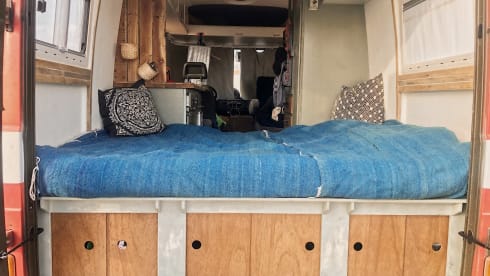 Ayub – old-school Mercedes fire bus and off grid camper