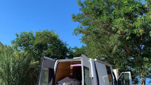 Bodhi – Comodo e spazioso Ford Transit, pronto per l'avventura.